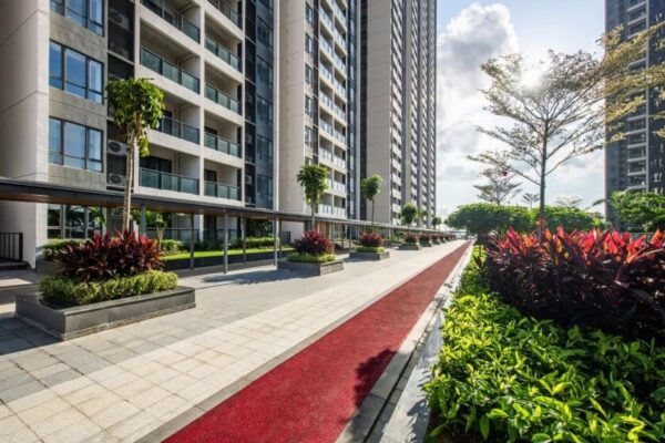 R&F Princess Cove landscaped garden with jogging track